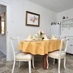 Gariful Villa Milna