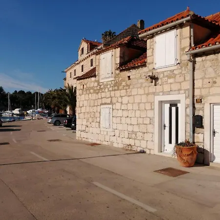 Villa Gariful Milna (Brac)